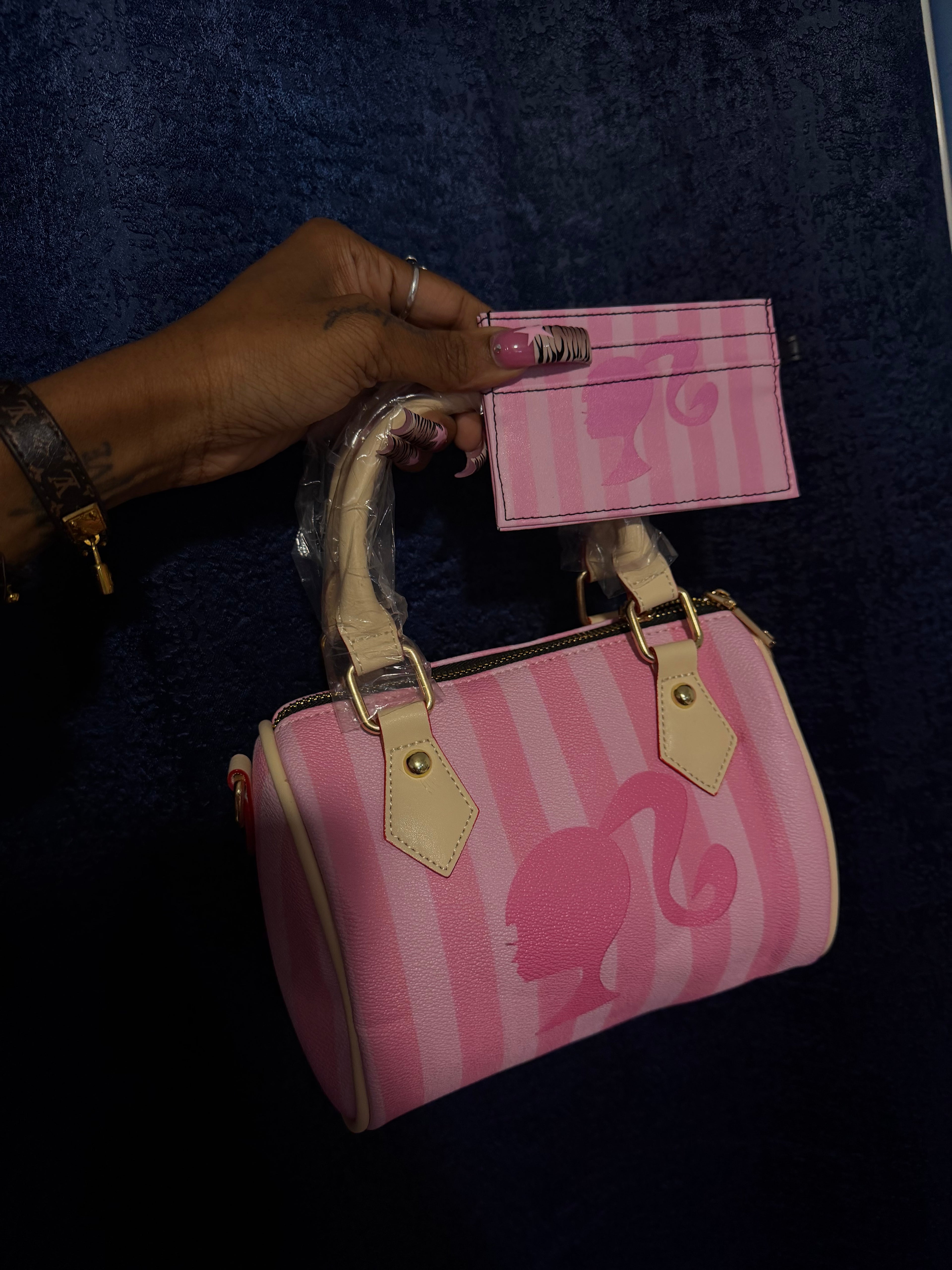 Small pillow bags ( comes with a strap )