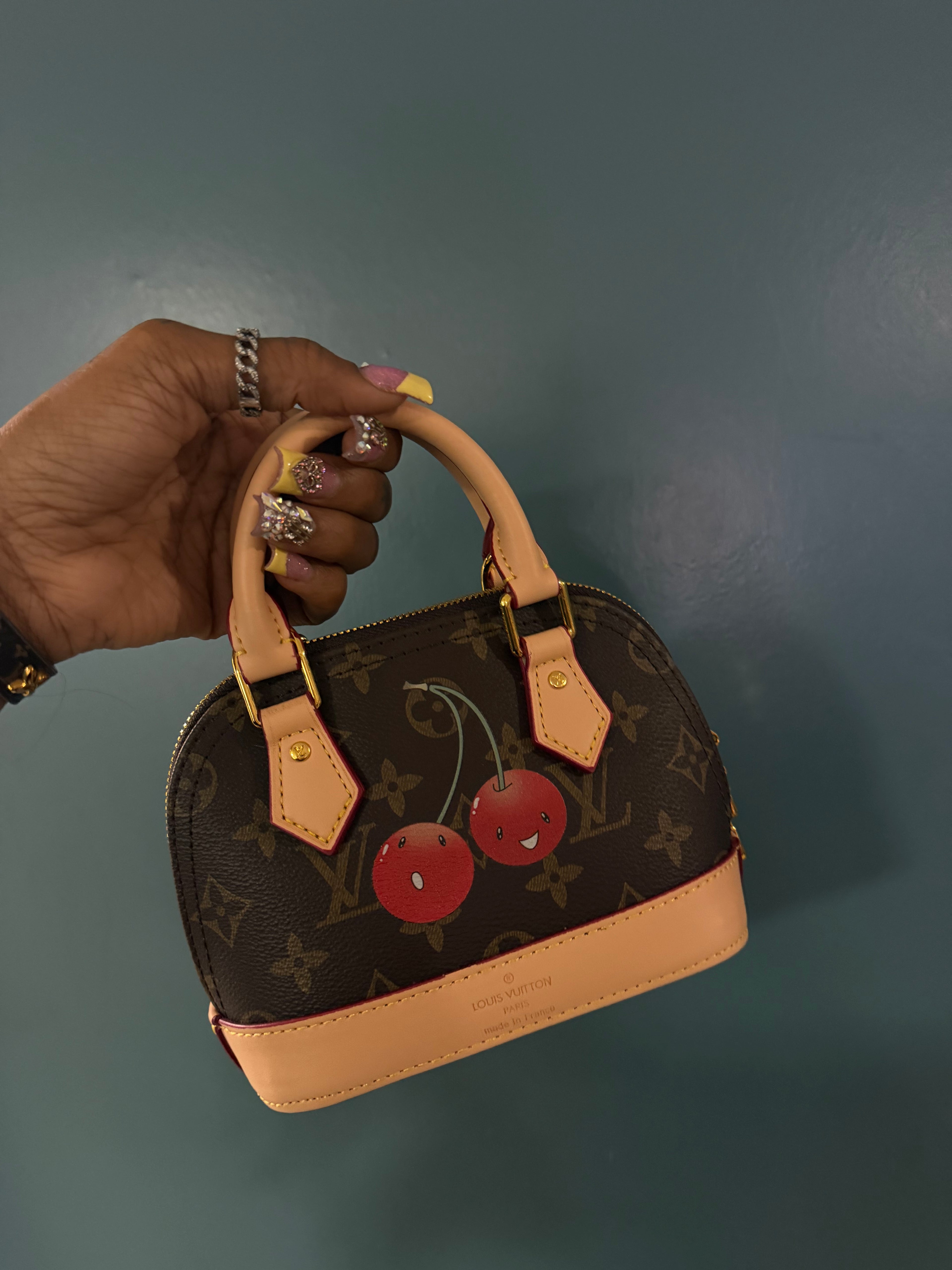 Lv nano Alma ( strap included )