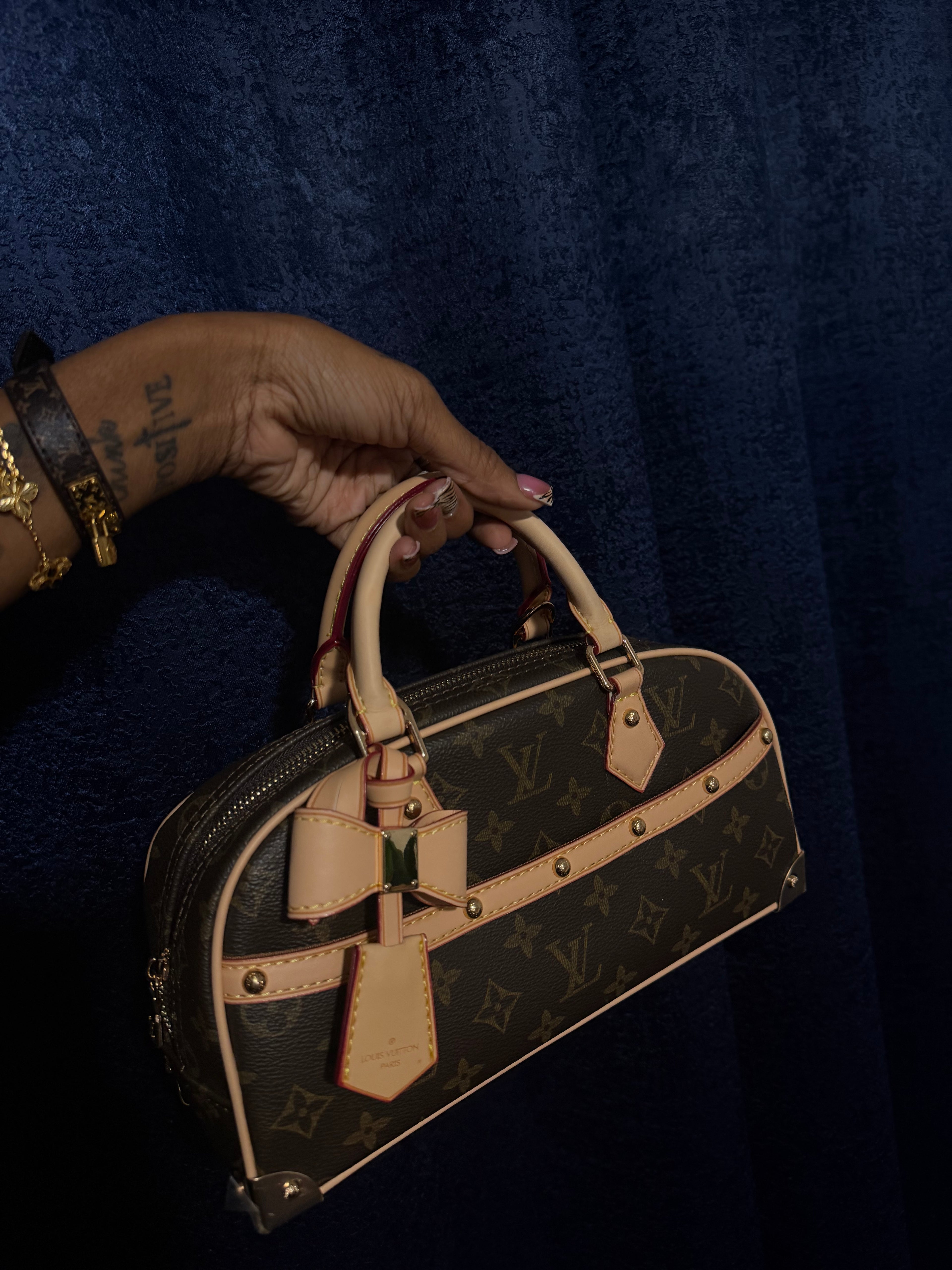 Lv round bag