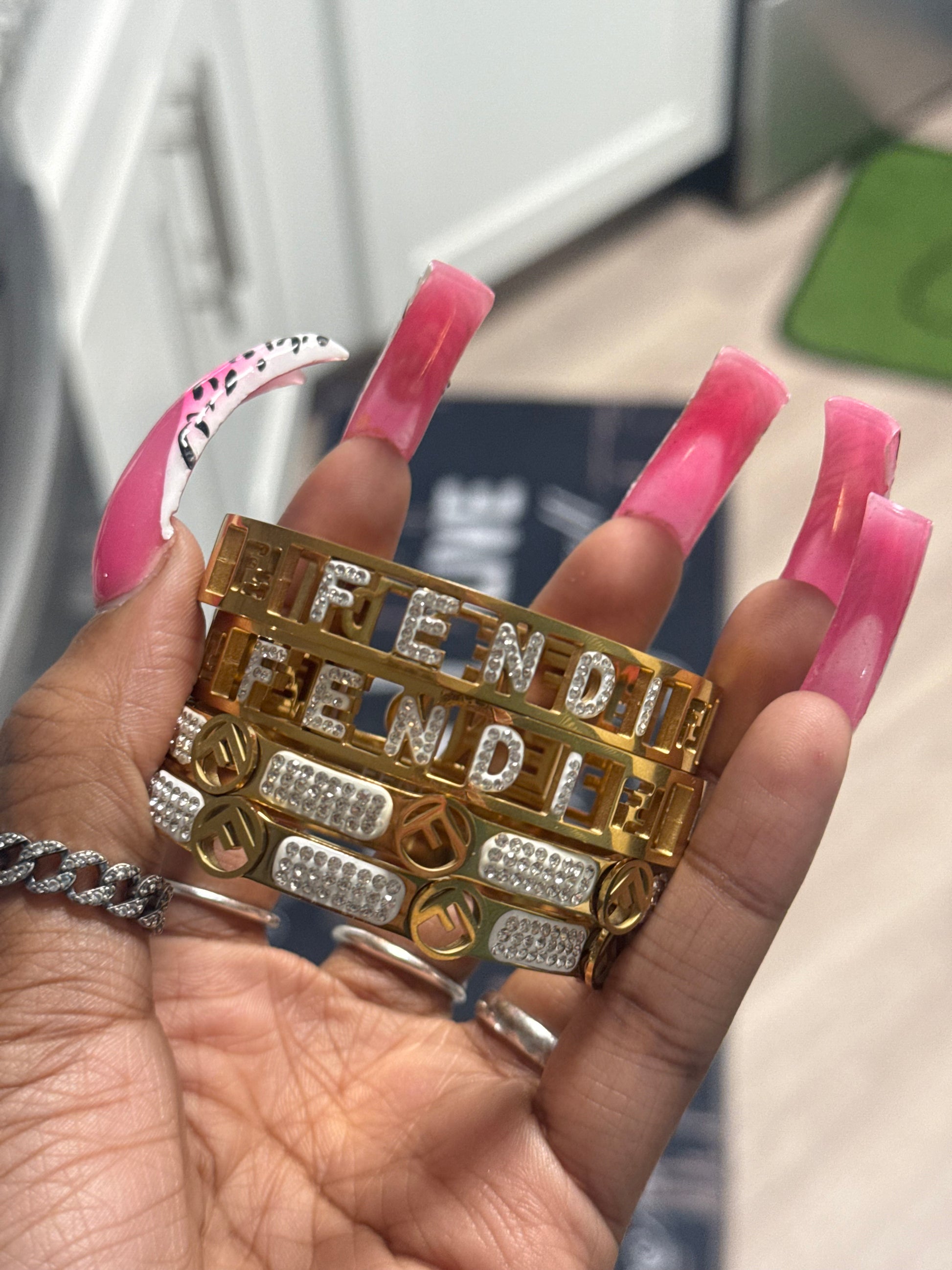 Fend bangle