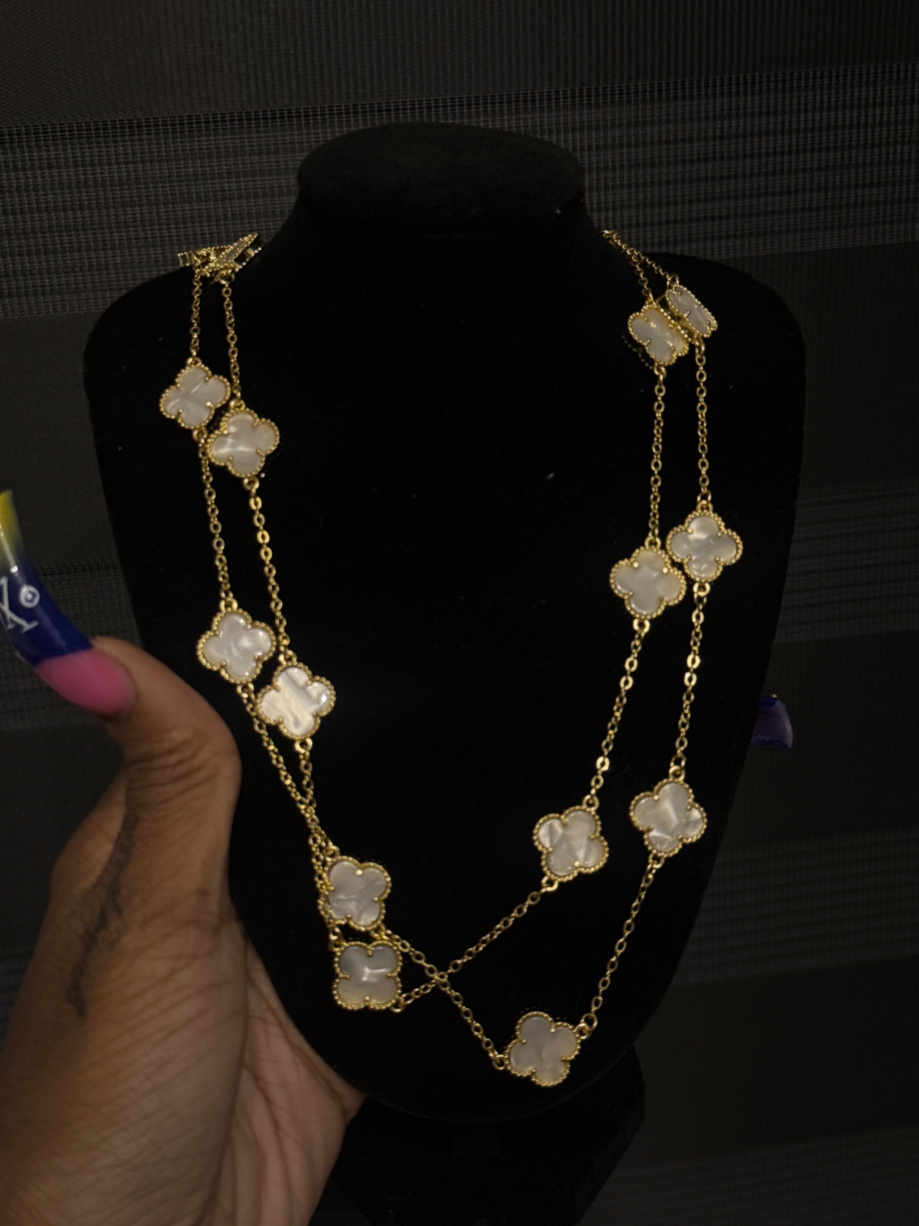 Dainty clover necklace ( 20 clover )