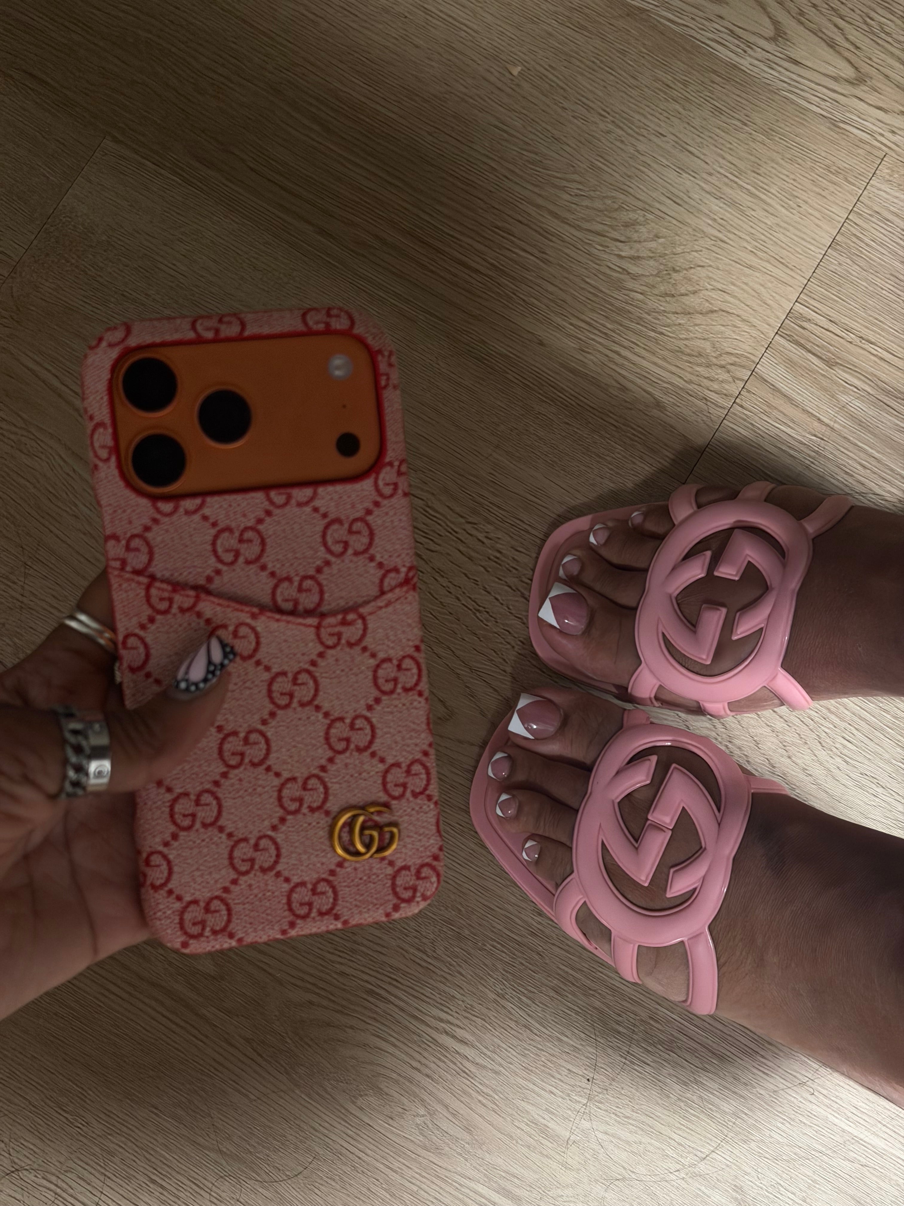 Pink Gg slides ( pre order )free case