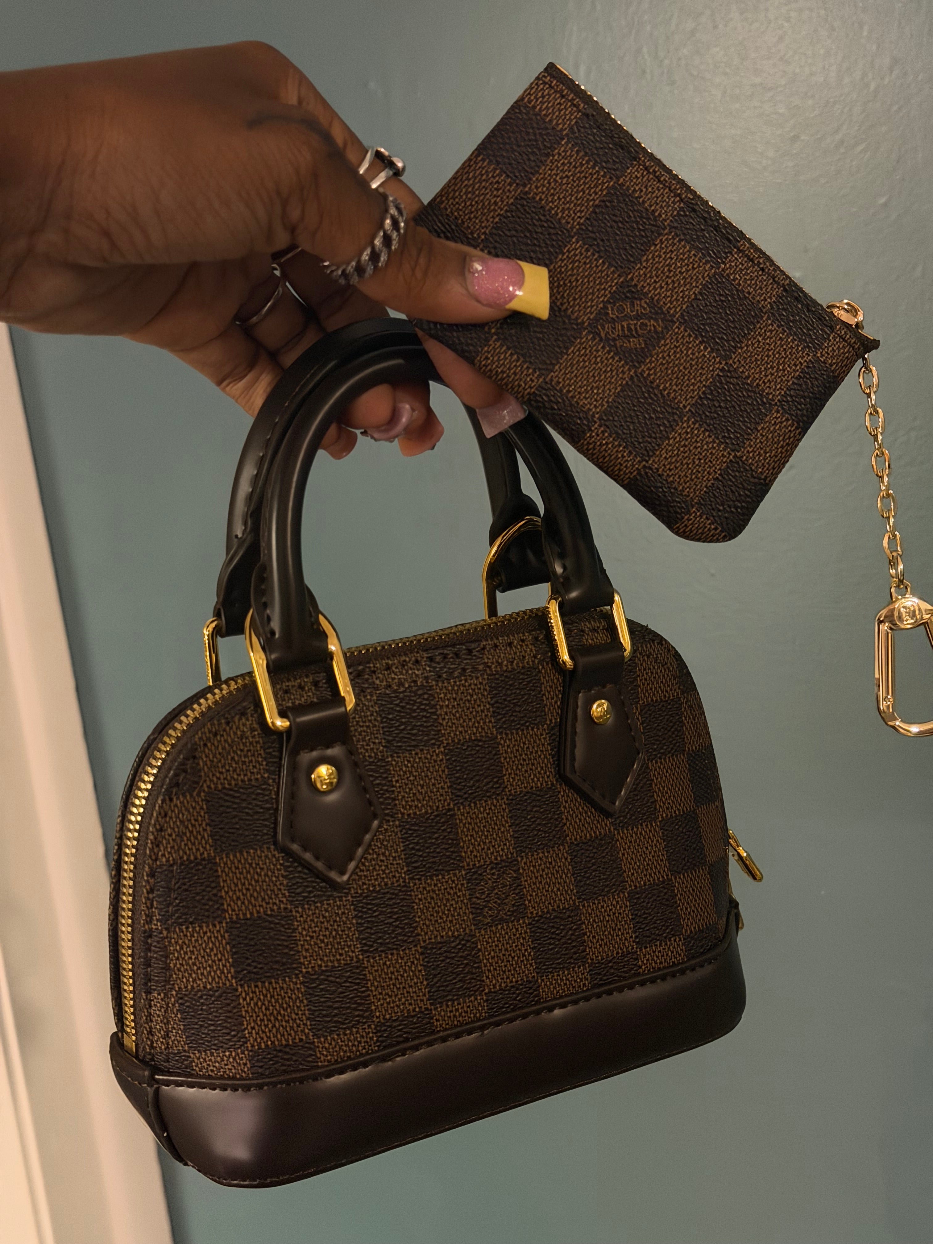 Lv nano Alma ( strap included )