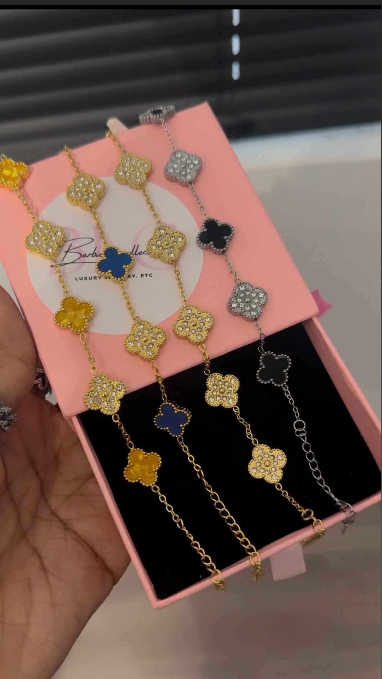 Two tone clover leaf