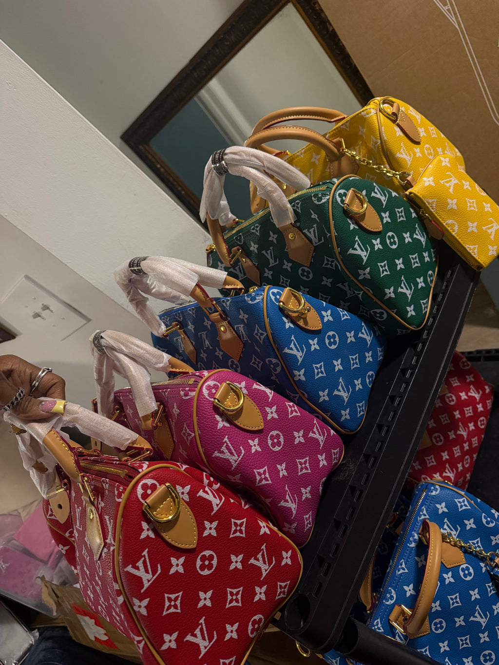 Color Lv Big speedy ( locket , strap and dust bag included