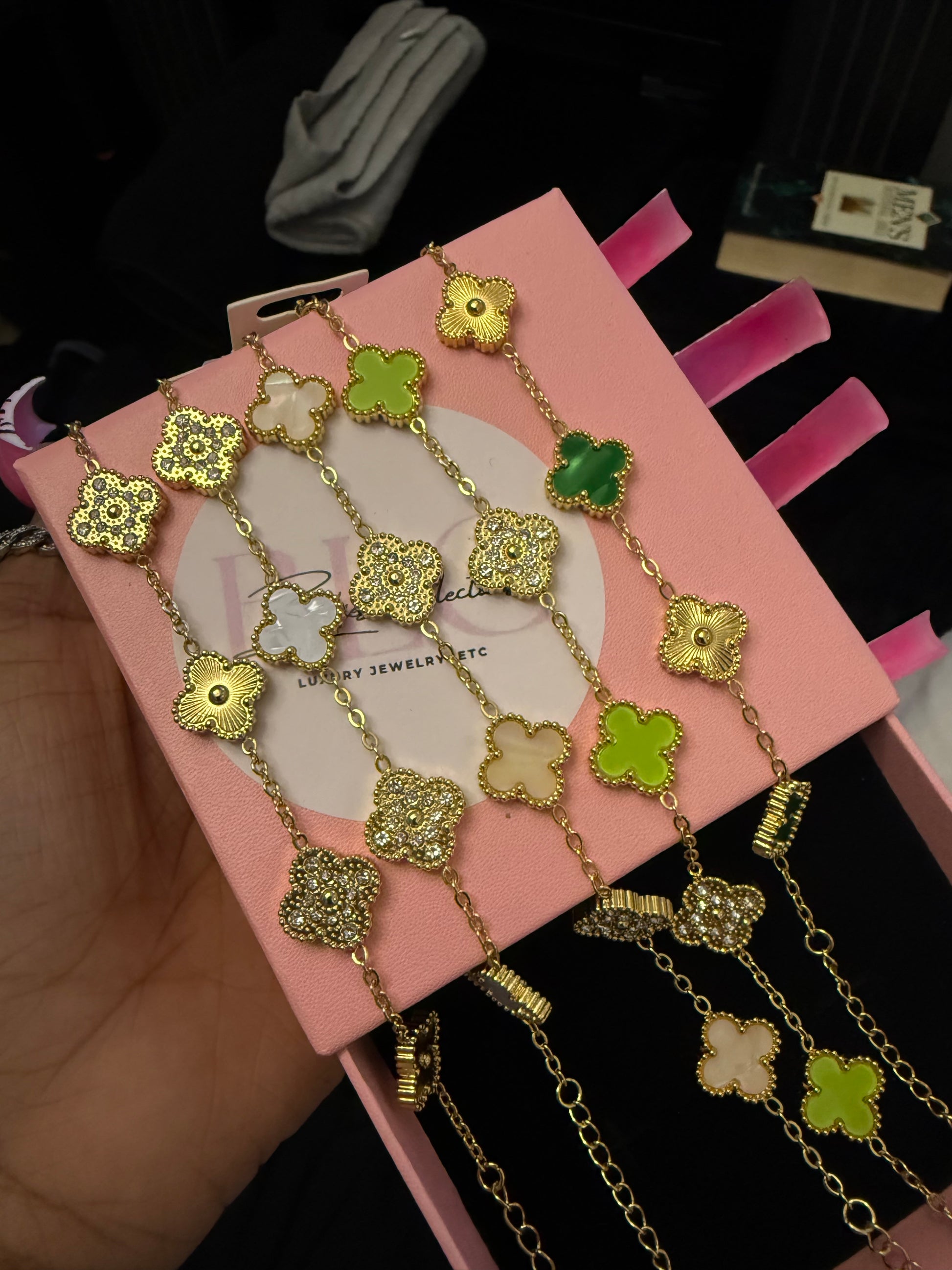 Two tone clover leaf