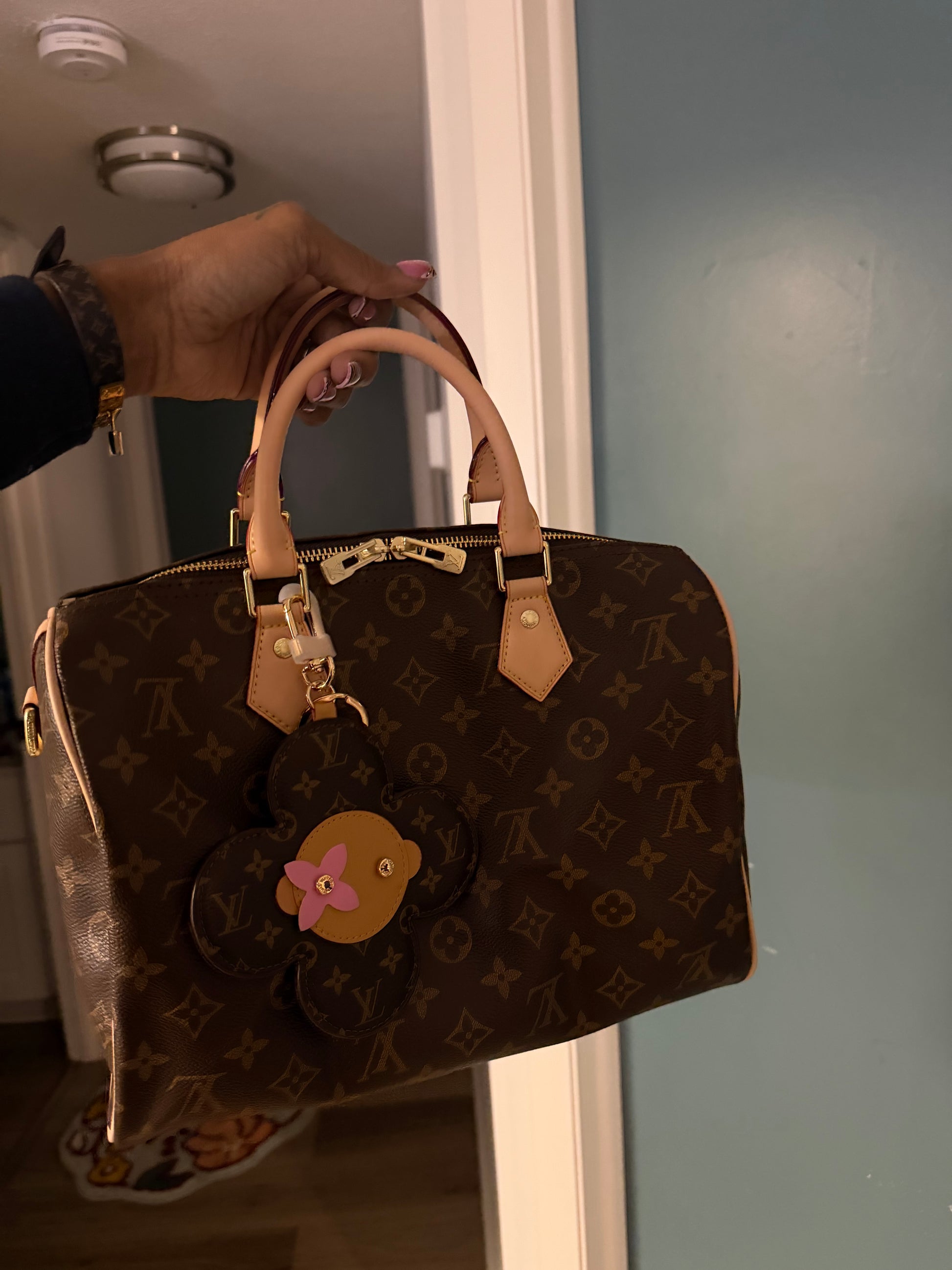 Lv speedy 30 ( locket and strap included)