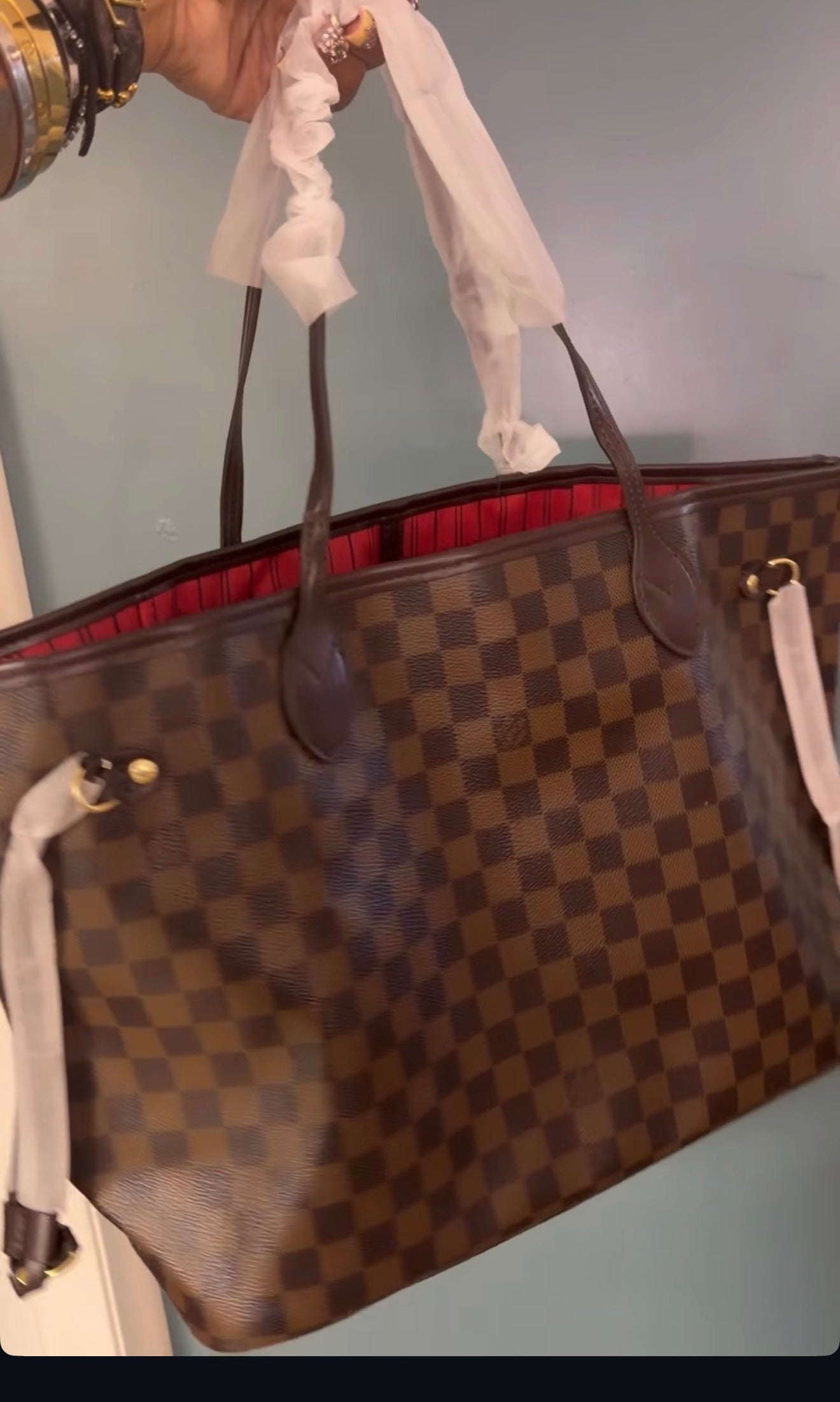 Brown Lv never full tote ( dust bag & pouch included)