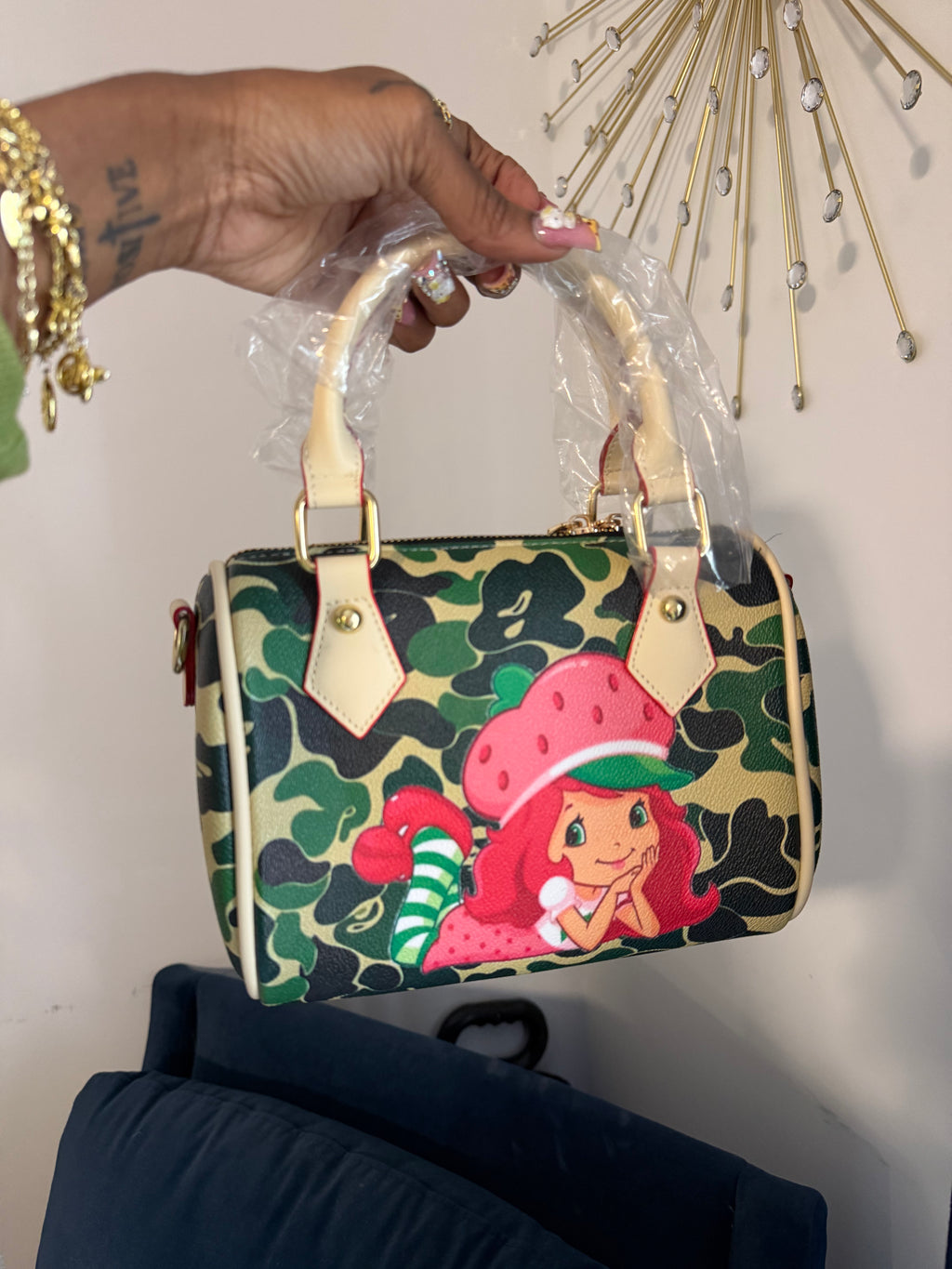 Small pillow bags ( comes with a strap )