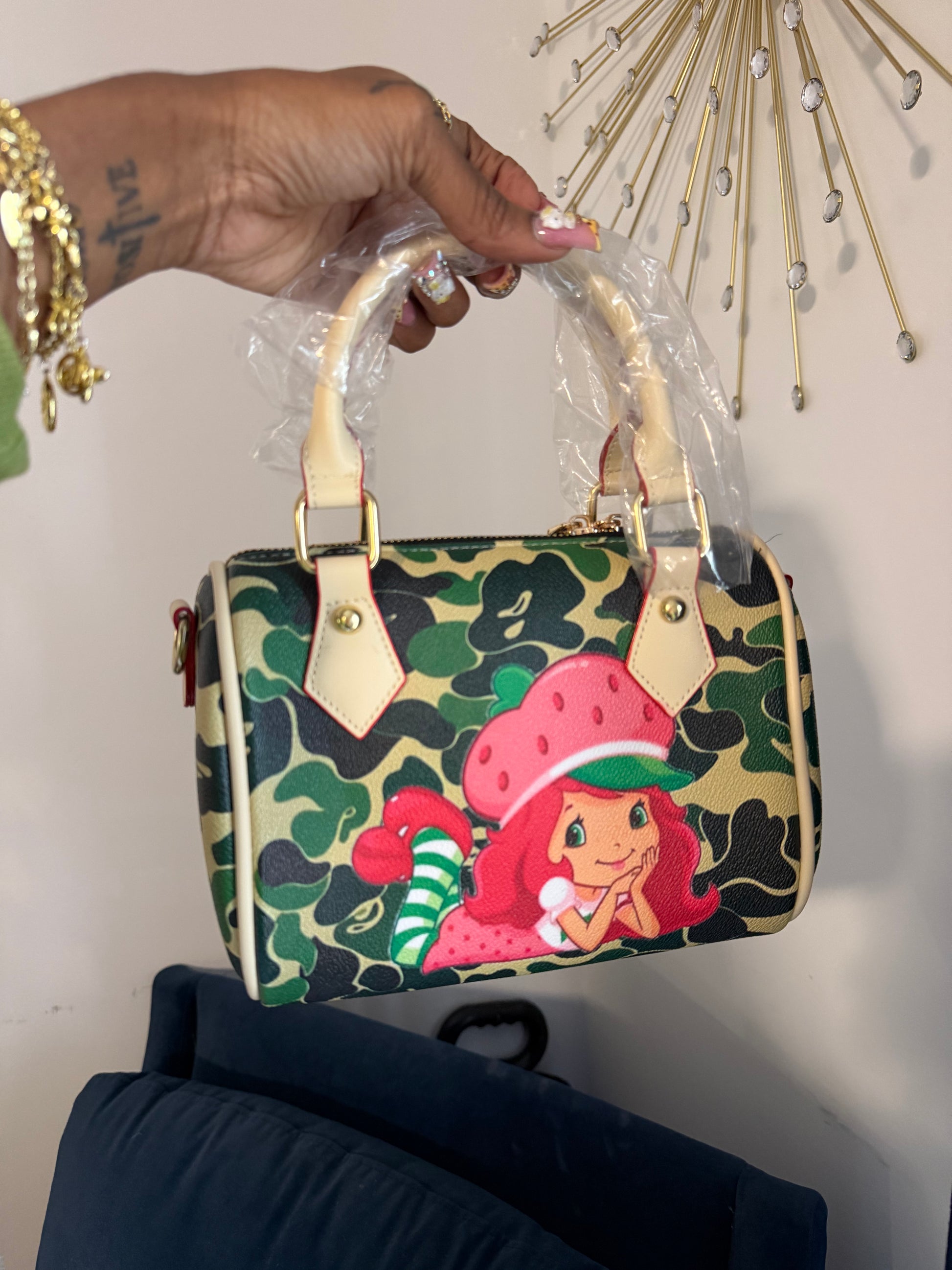 Small pillow bags ( comes with a strap )