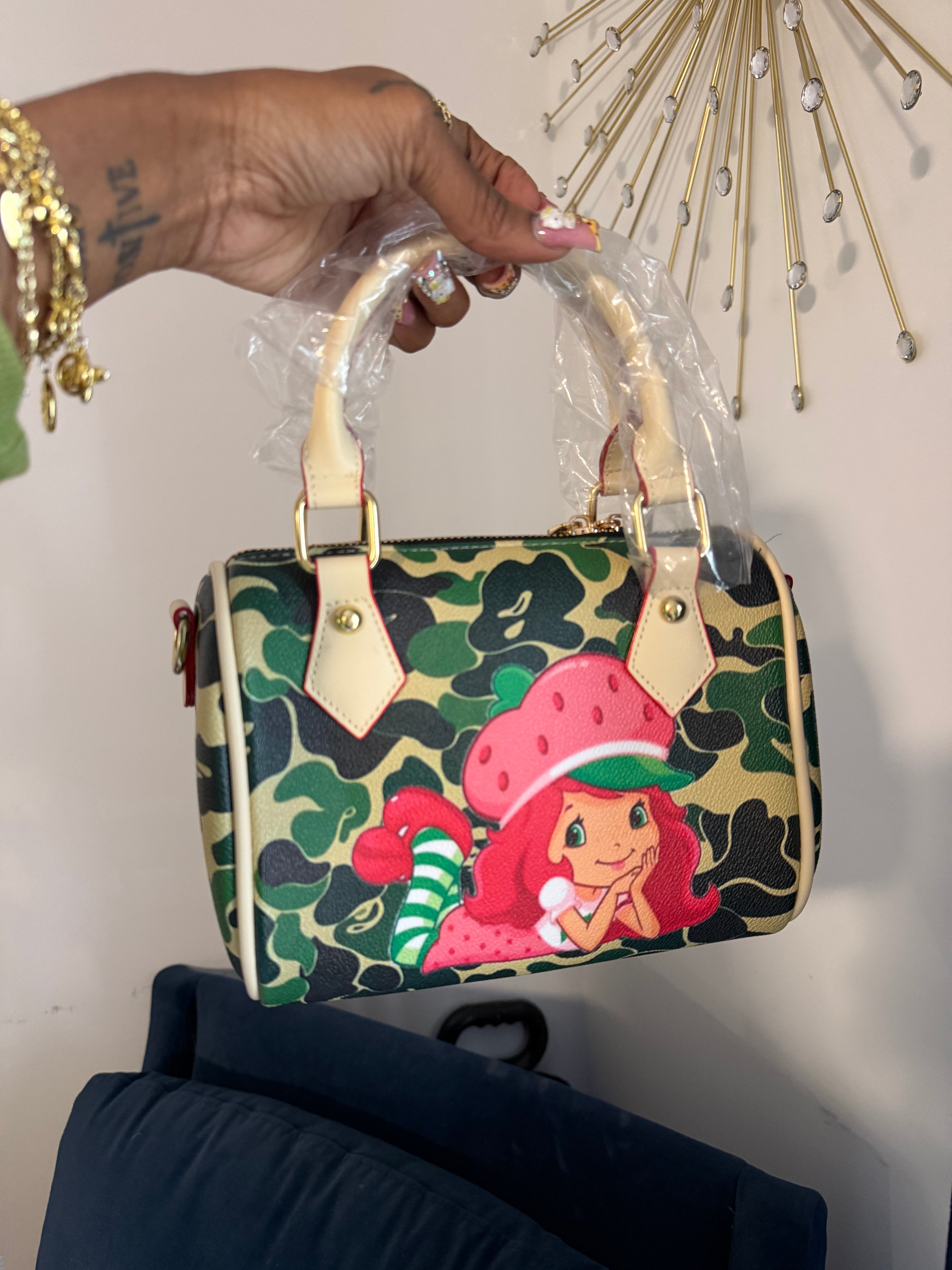 Small pillow bags ( comes with a strap )