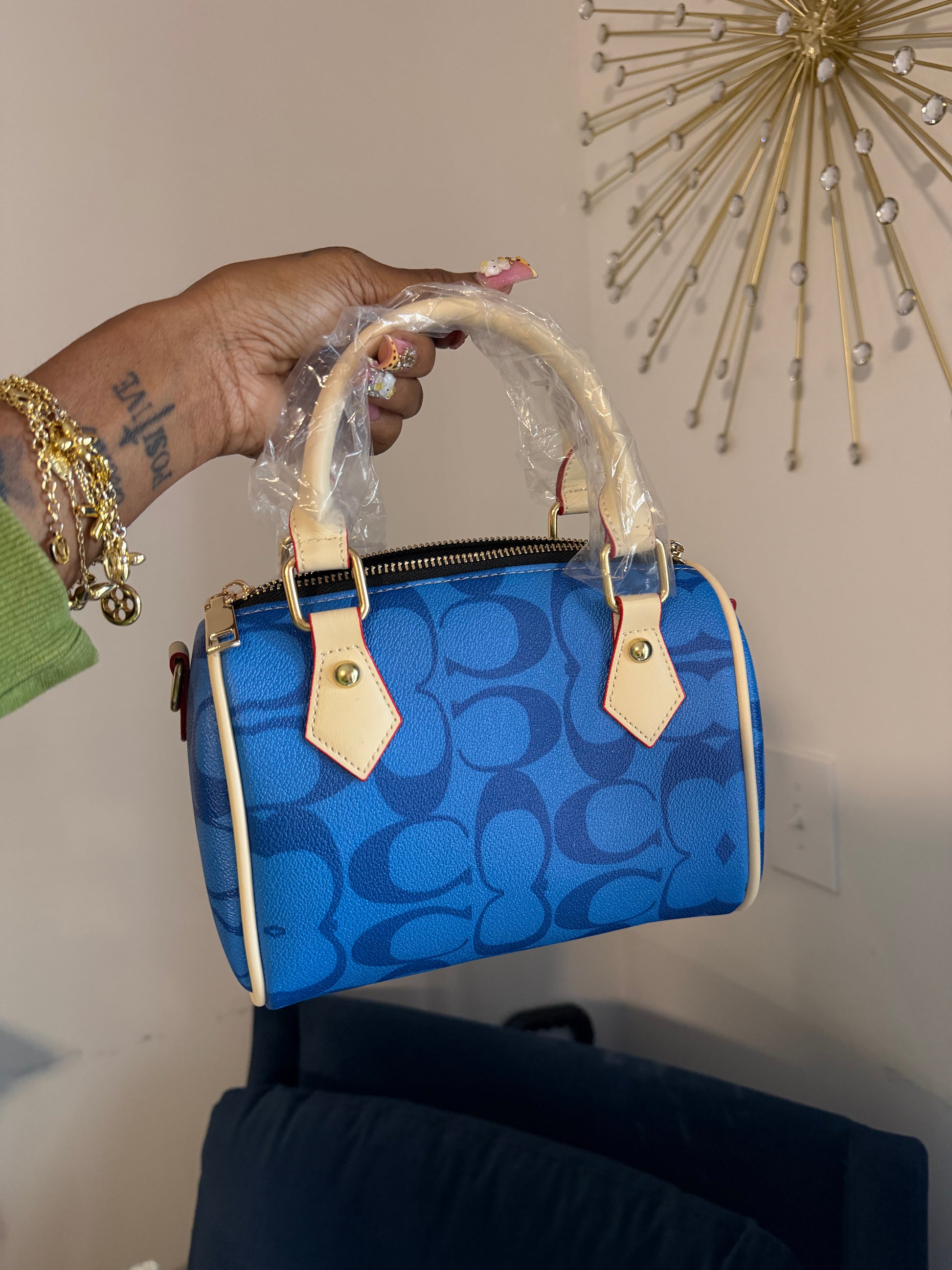 Small pillow bags ( comes with a strap )