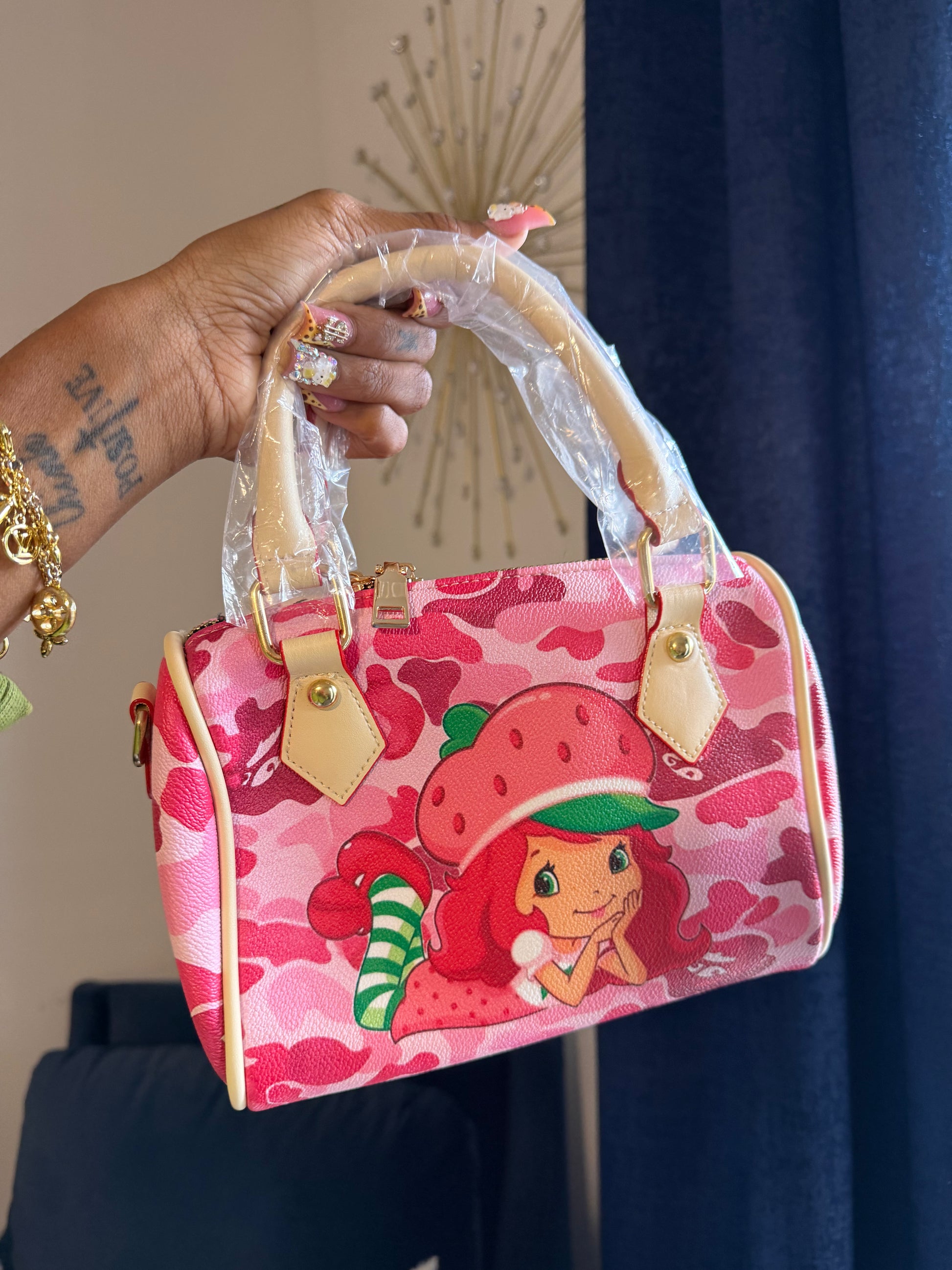 Small pillow bags ( comes with a strap )