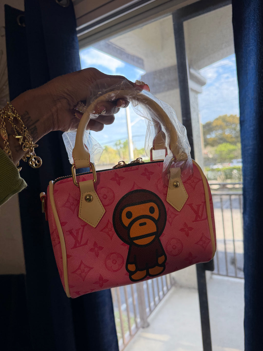 Small pillow bags ( comes with a strap )