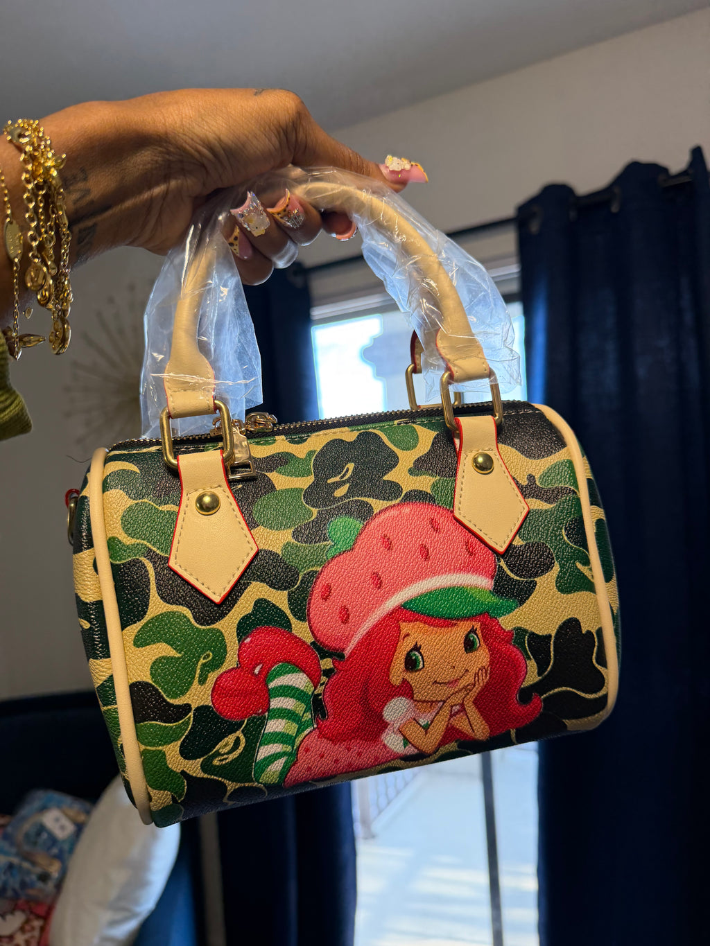 Small pillow bags ( comes with a strap )