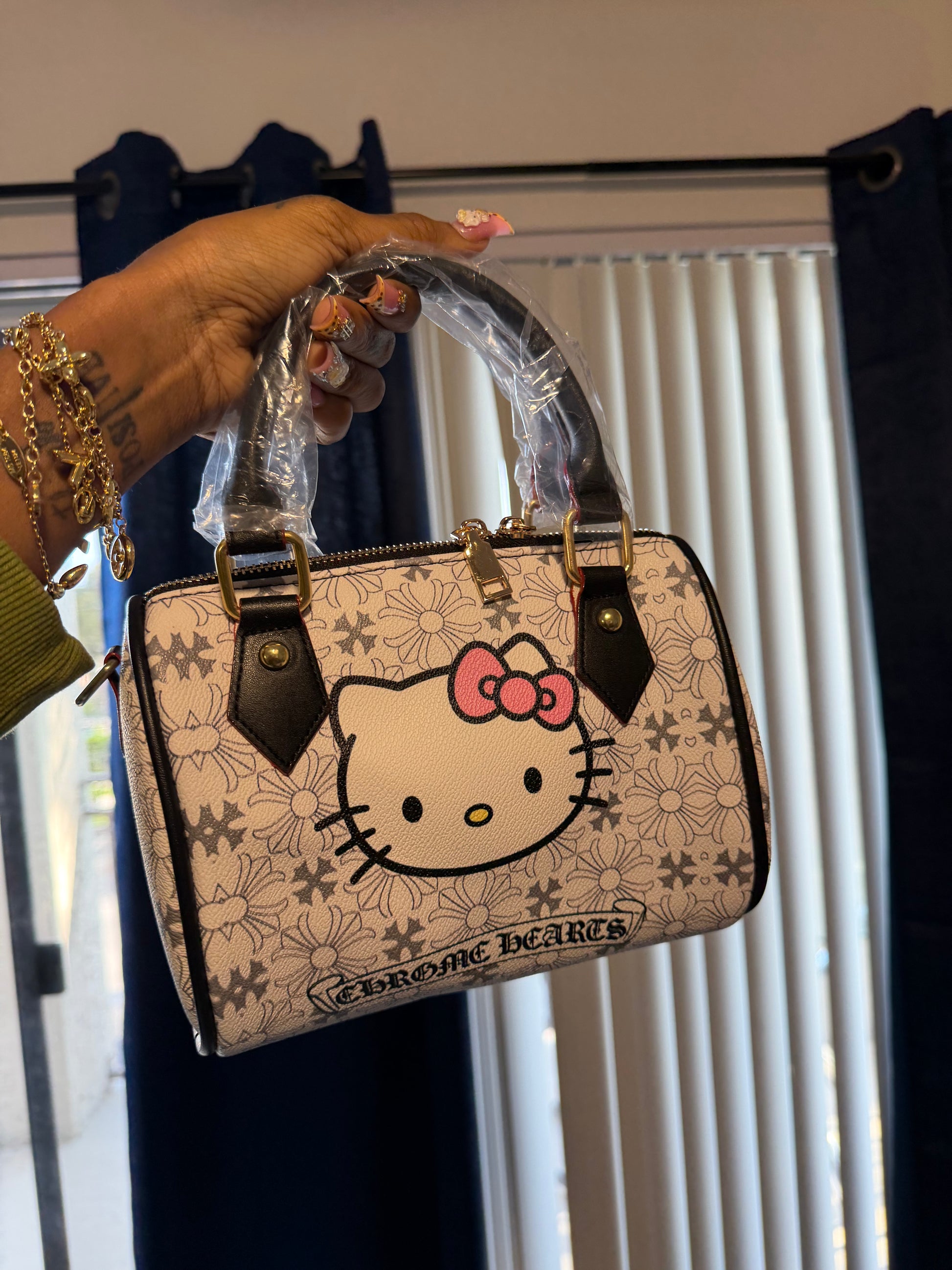 Small pillow bags ( comes with a strap )