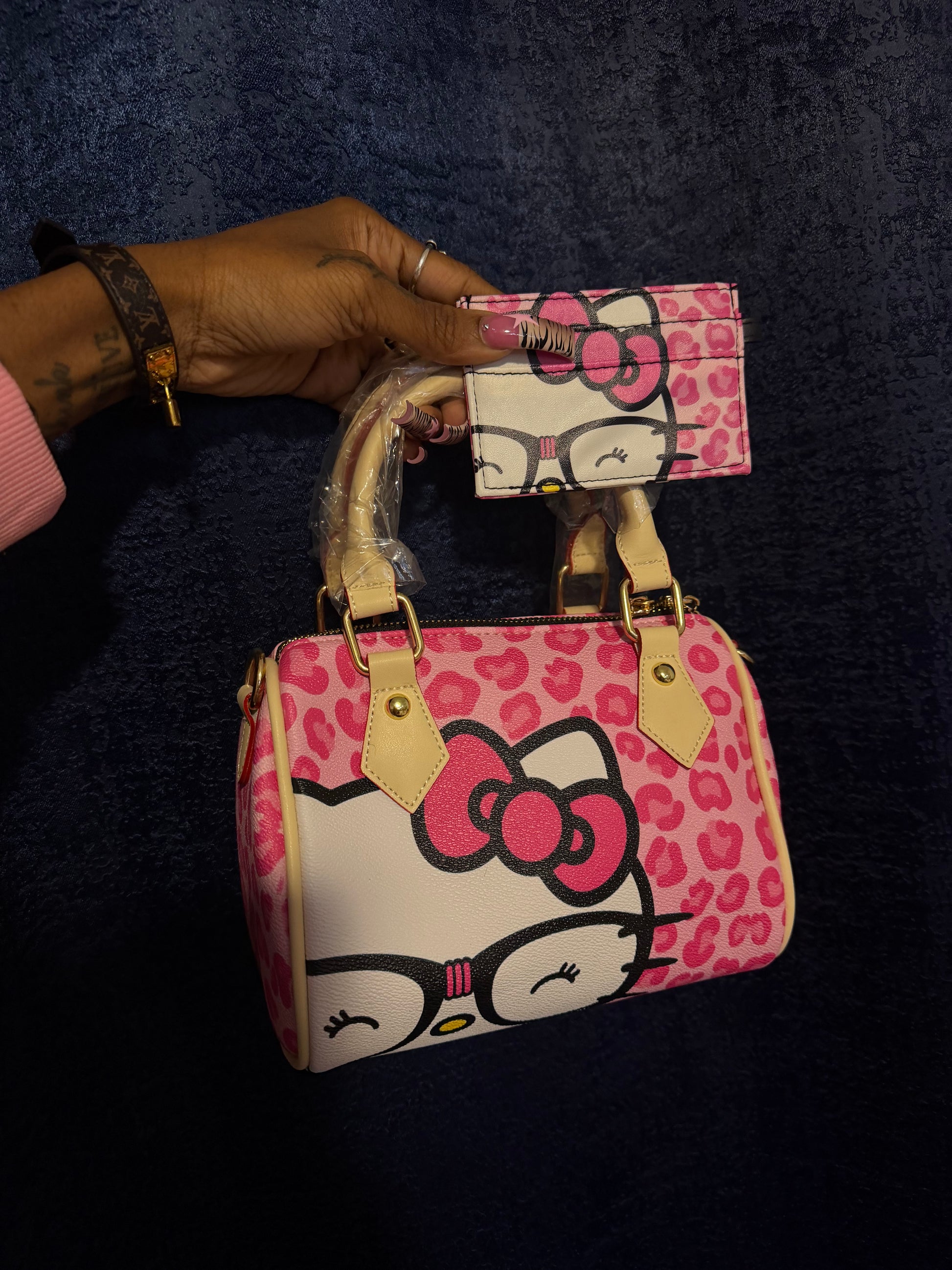 Small pillow bags ( comes with a strap )
