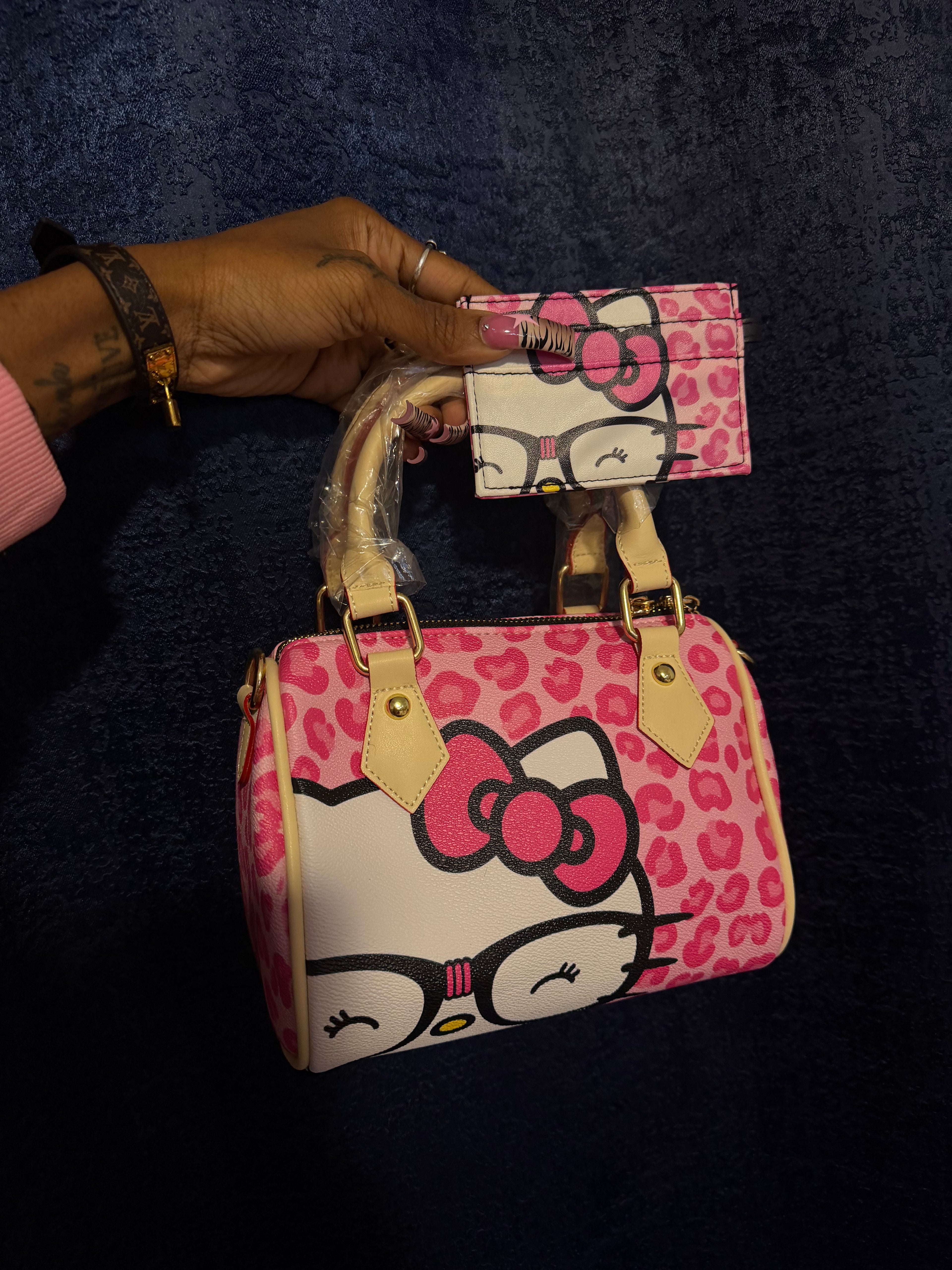 Small pillow bags ( comes with a strap )