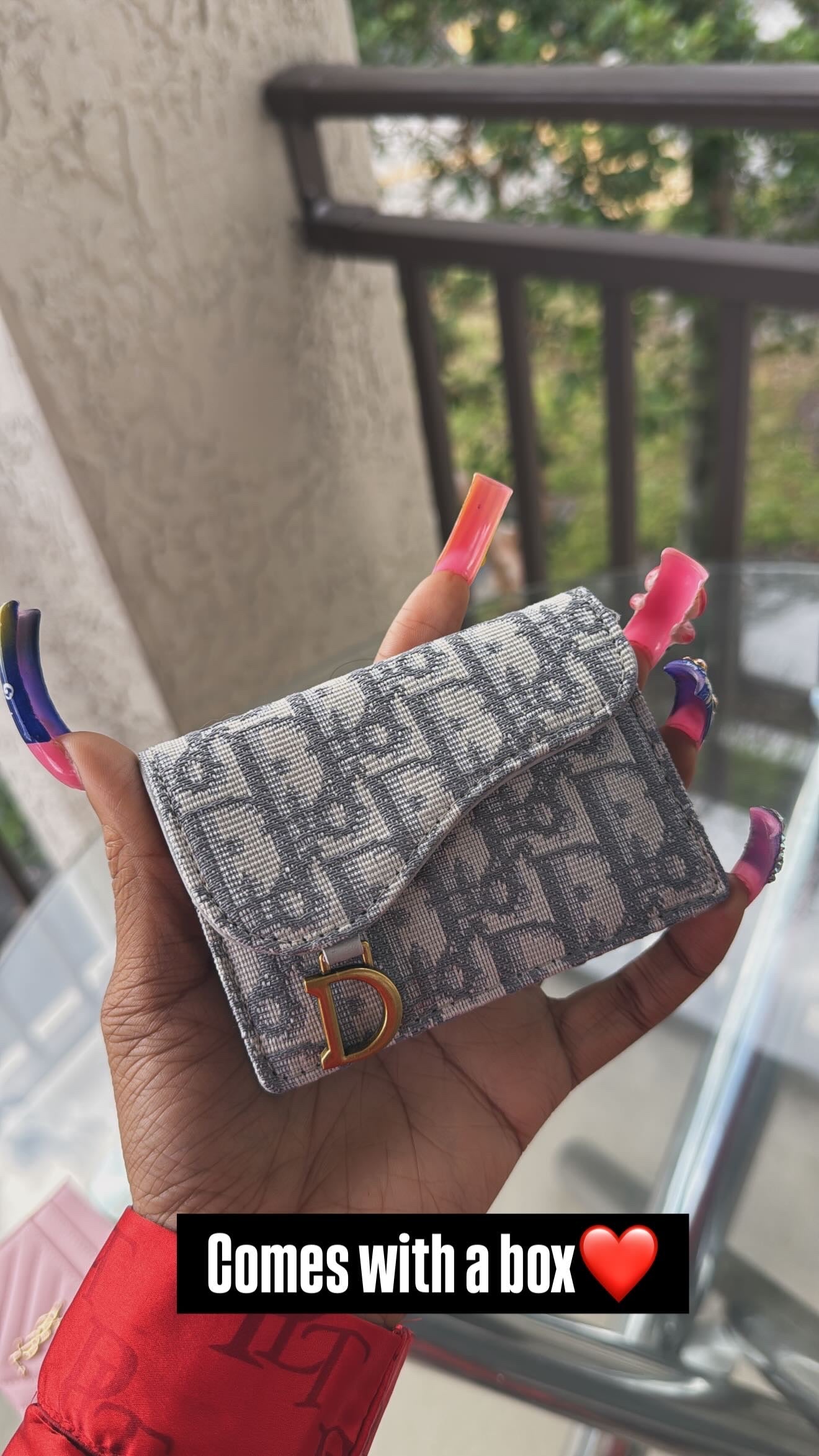 Dior wallet ( comes with a box)