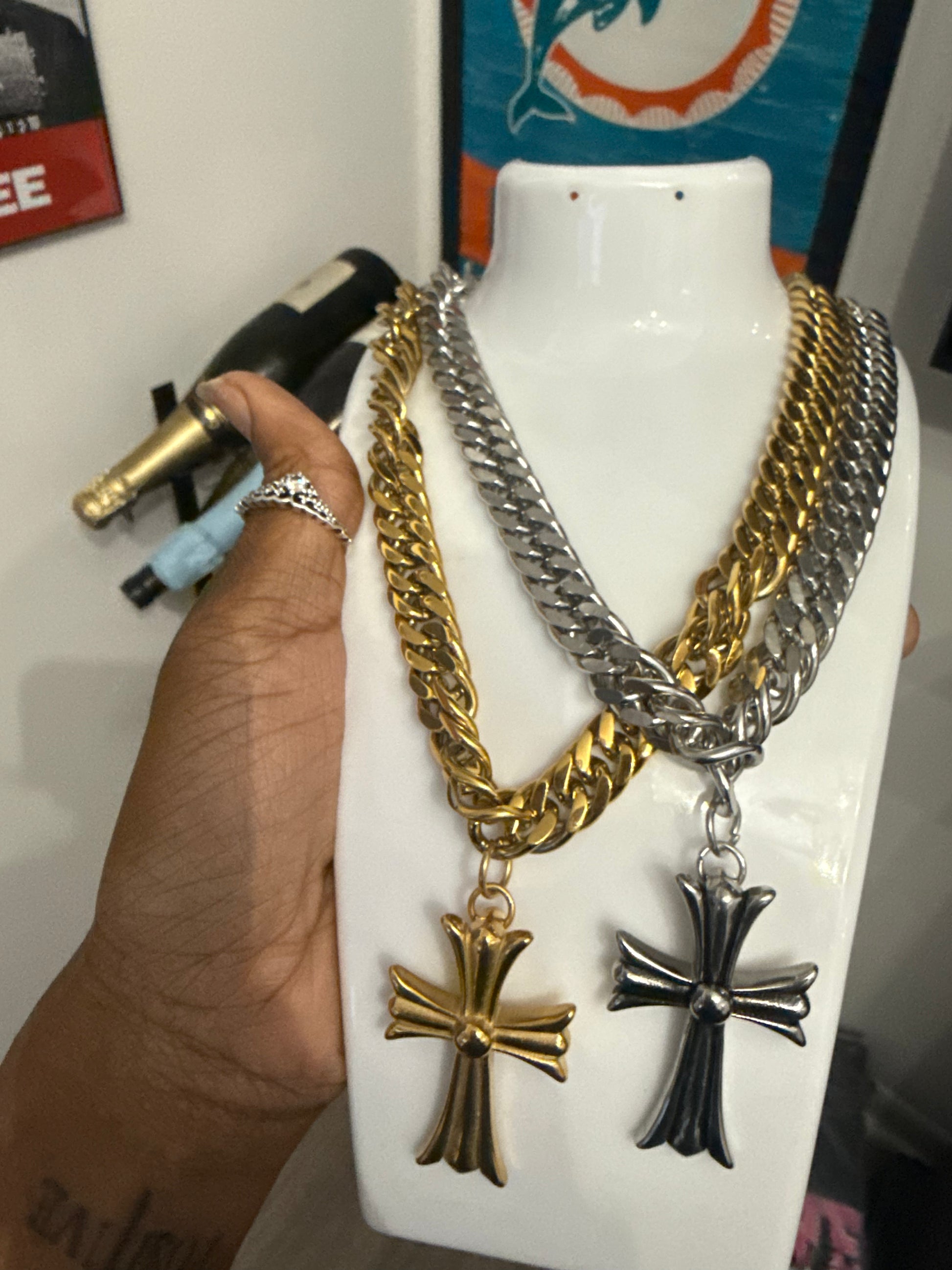 Small chrome necklace