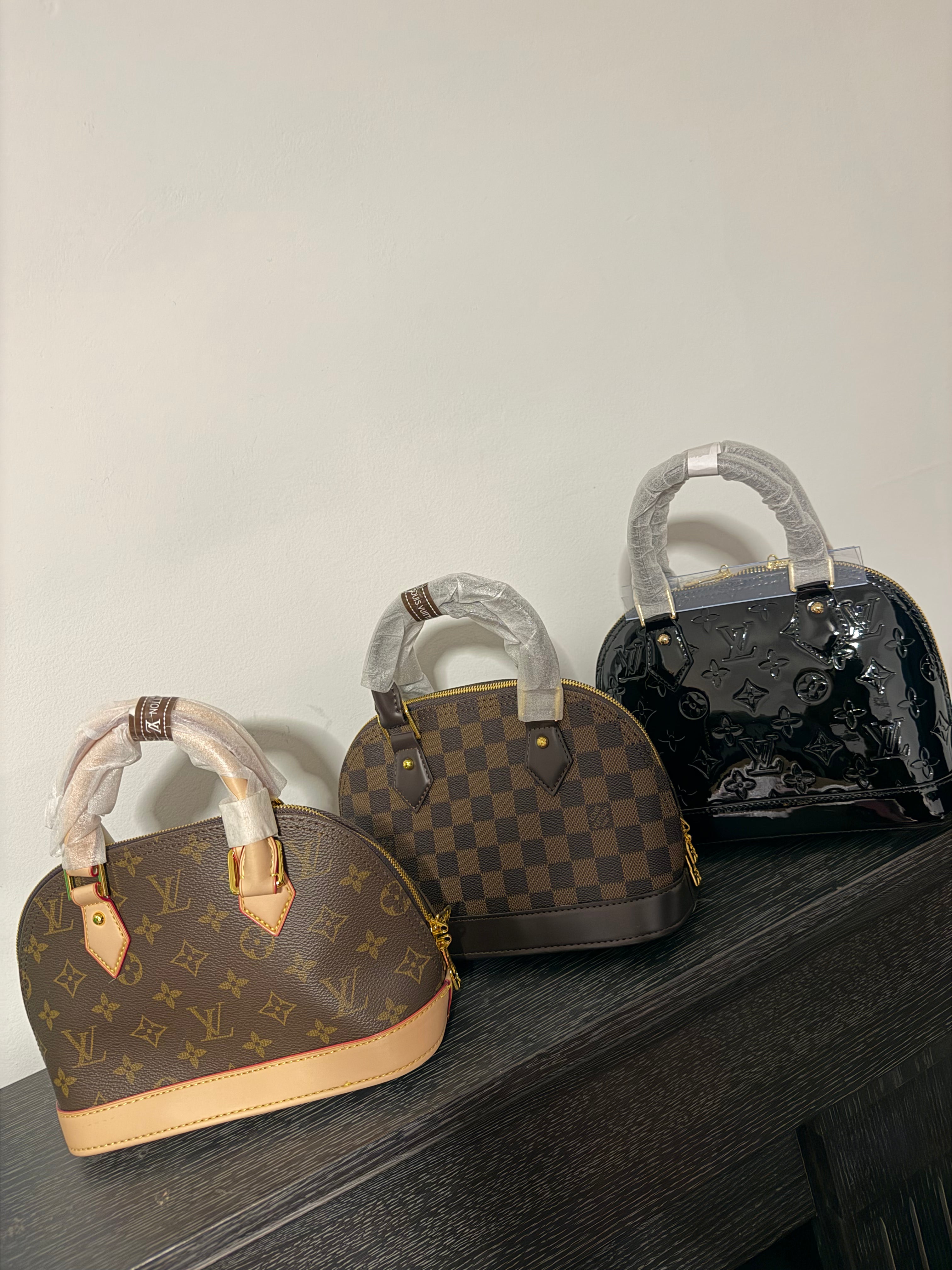 Lv Alma ( dust bag , locket and strap included)