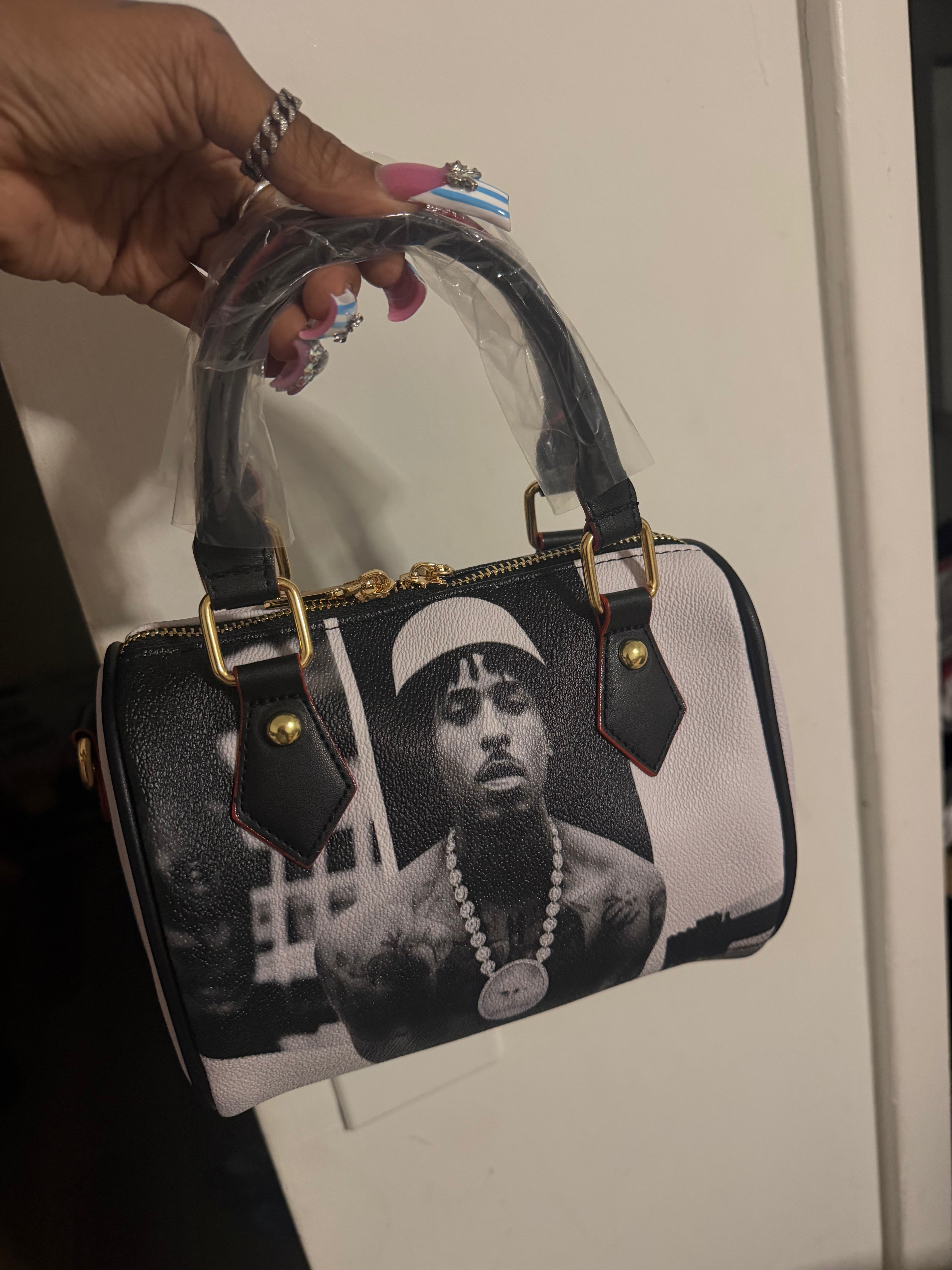 Small pillow bags ( comes with a strap )