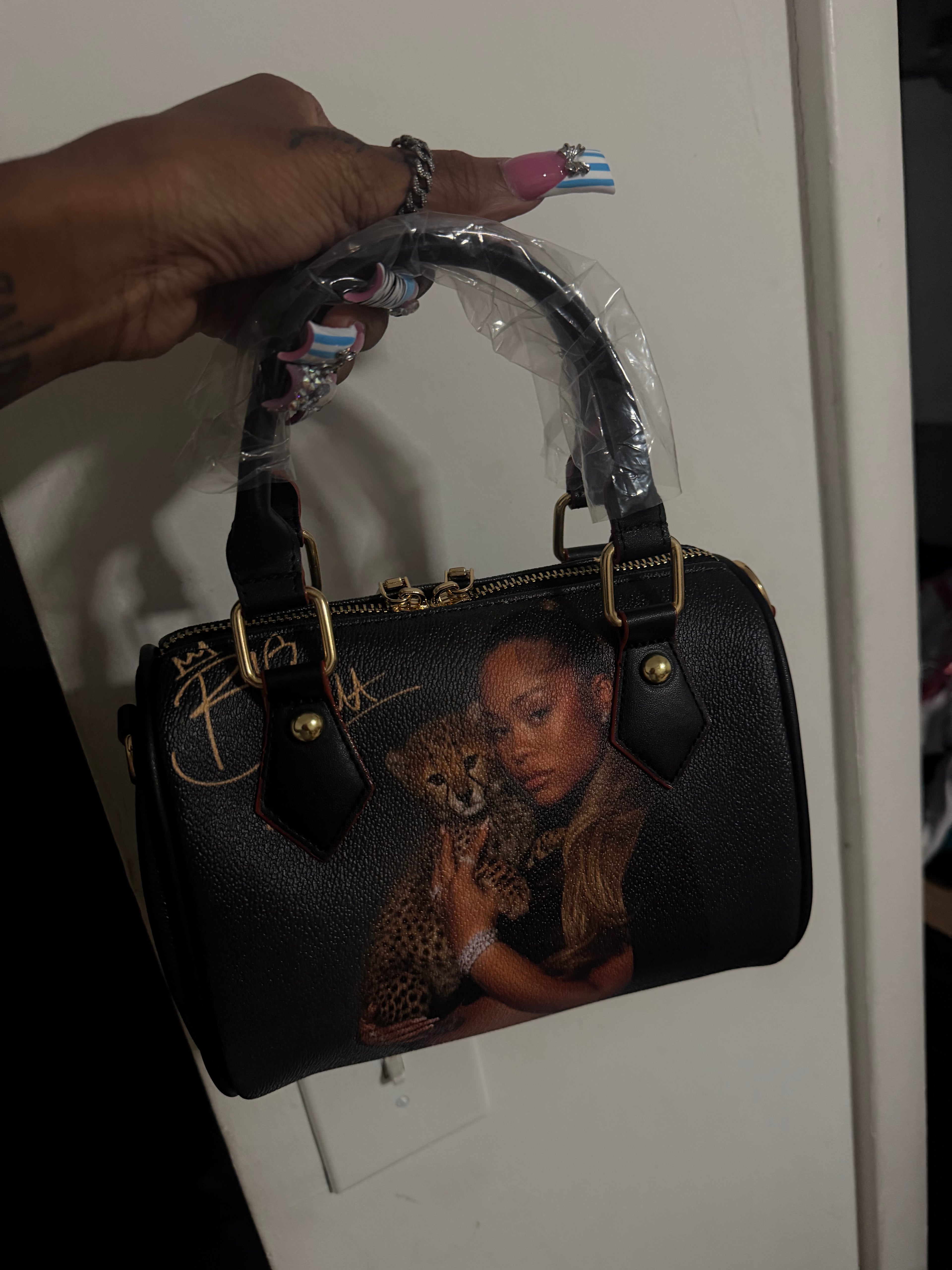 Small pillow bags ( comes with a strap )