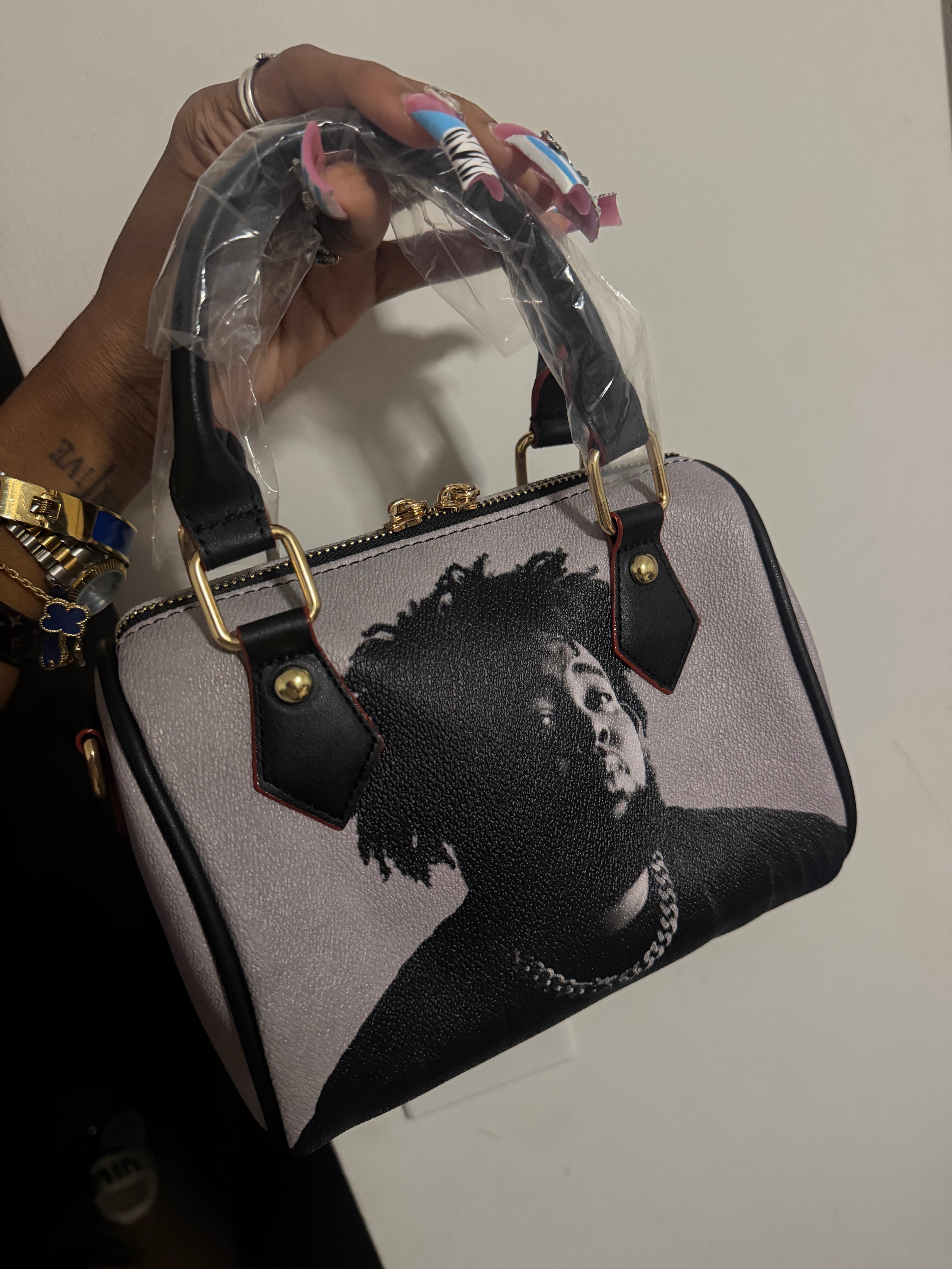 Small pillow bags ( comes with a strap )